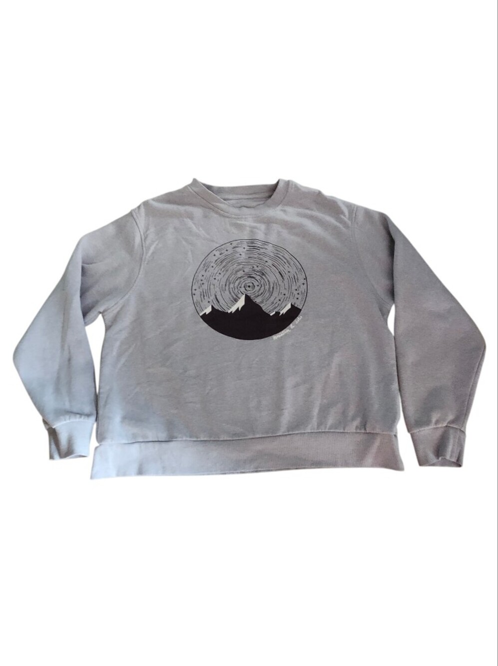 Mountain and Isles Gray Cropped Mountain Graphic Sweatshirt. Sz. L